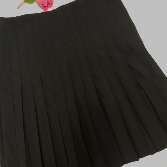 Theory Pleated All Around Skirt Wool Gabardine - Picture 2 of 6